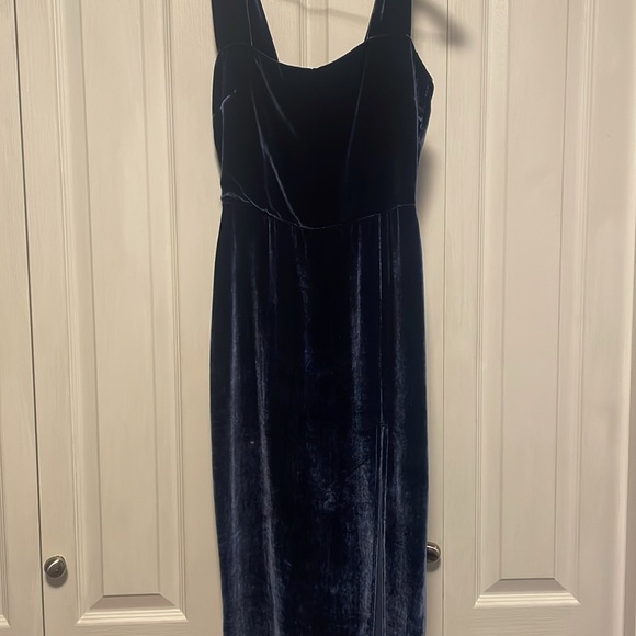 Blue velvet soft dress from Reformation. - Picture 7 of 7